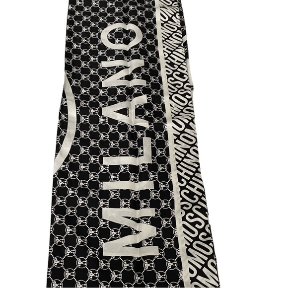 ❤️NWT boutique MOSCHINO 90x90cm - Picture 4 of 5